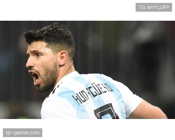 阿圭罗经典射门再现赛场，球迷激情讨论锐不可挡